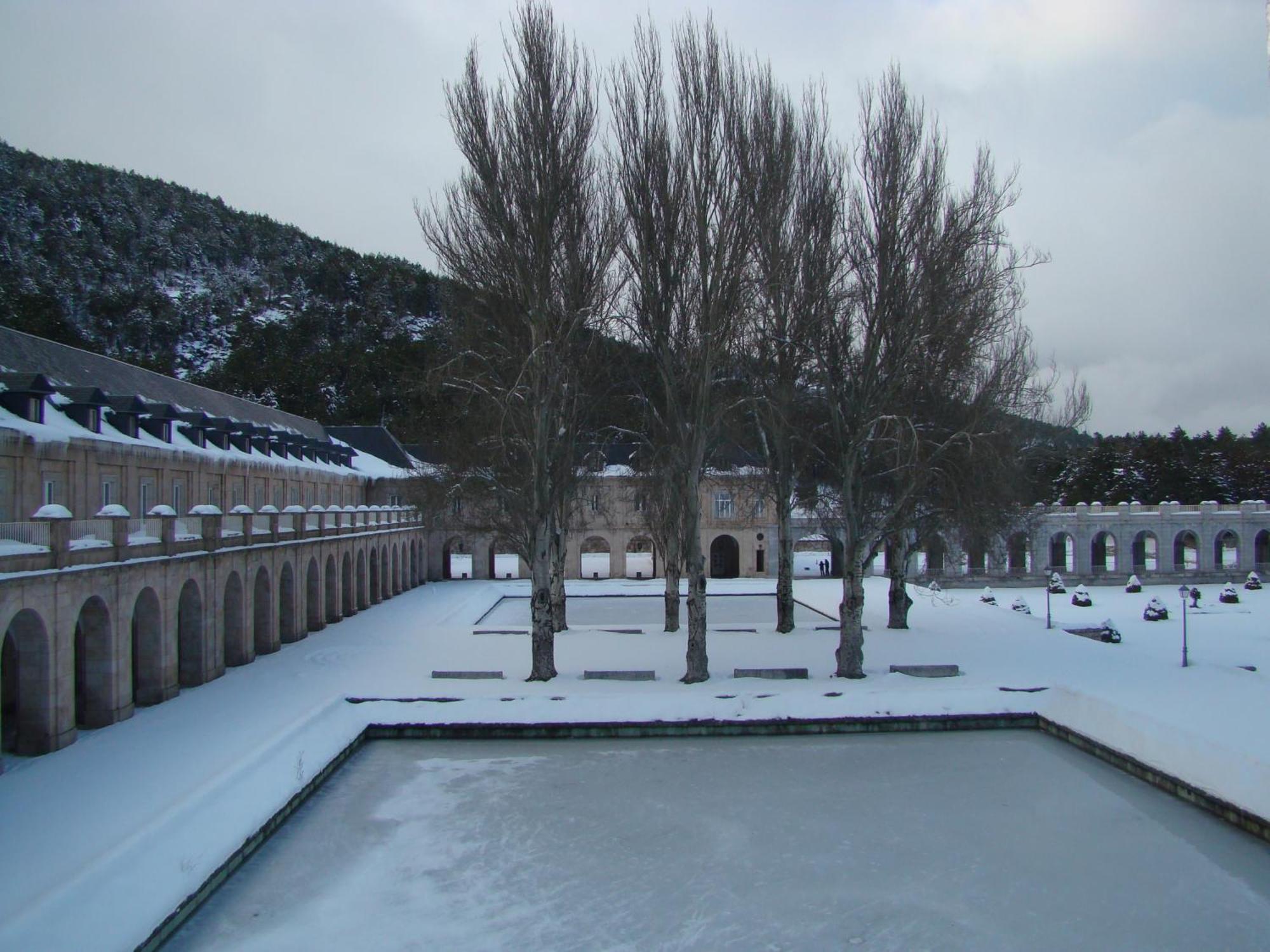 Hotel Hospederia Santa Cruz San Lorenzo de El Escorial Esterno foto